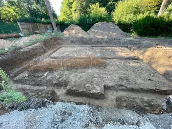 Début des Travaux de terrassement pour la Maison de nos clients Elhadji et Foulemata sur la commune de Droue-sur-Drouette (28230)